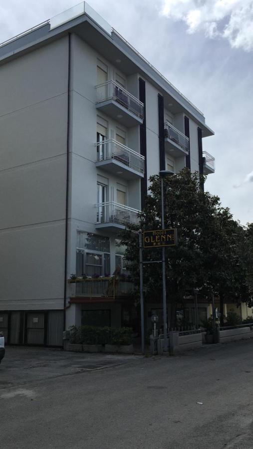 Hotel Glenn Римини Экстерьер фото