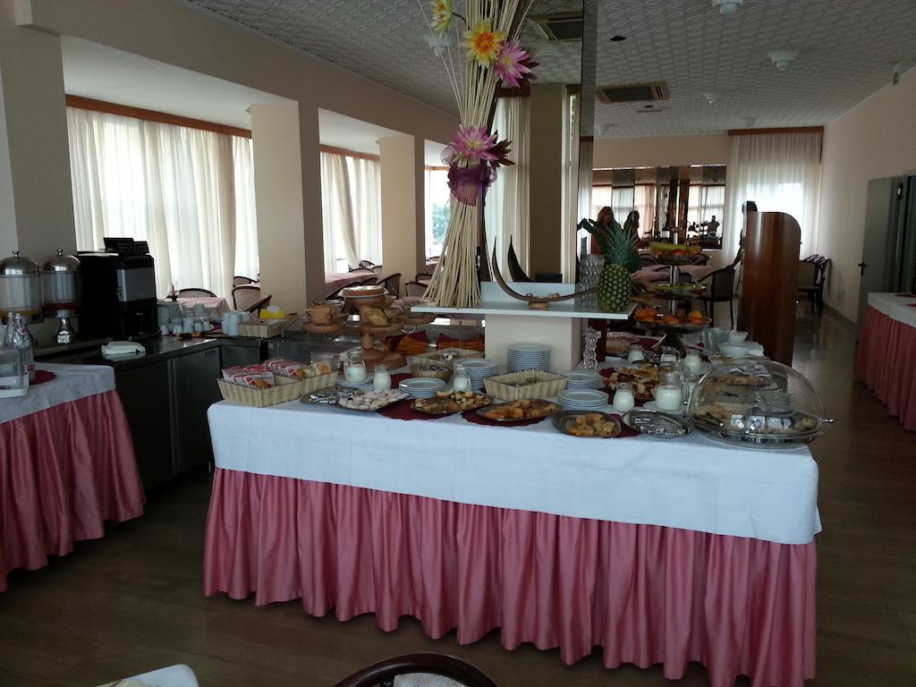 Hotel Glenn Римини Экстерьер фото