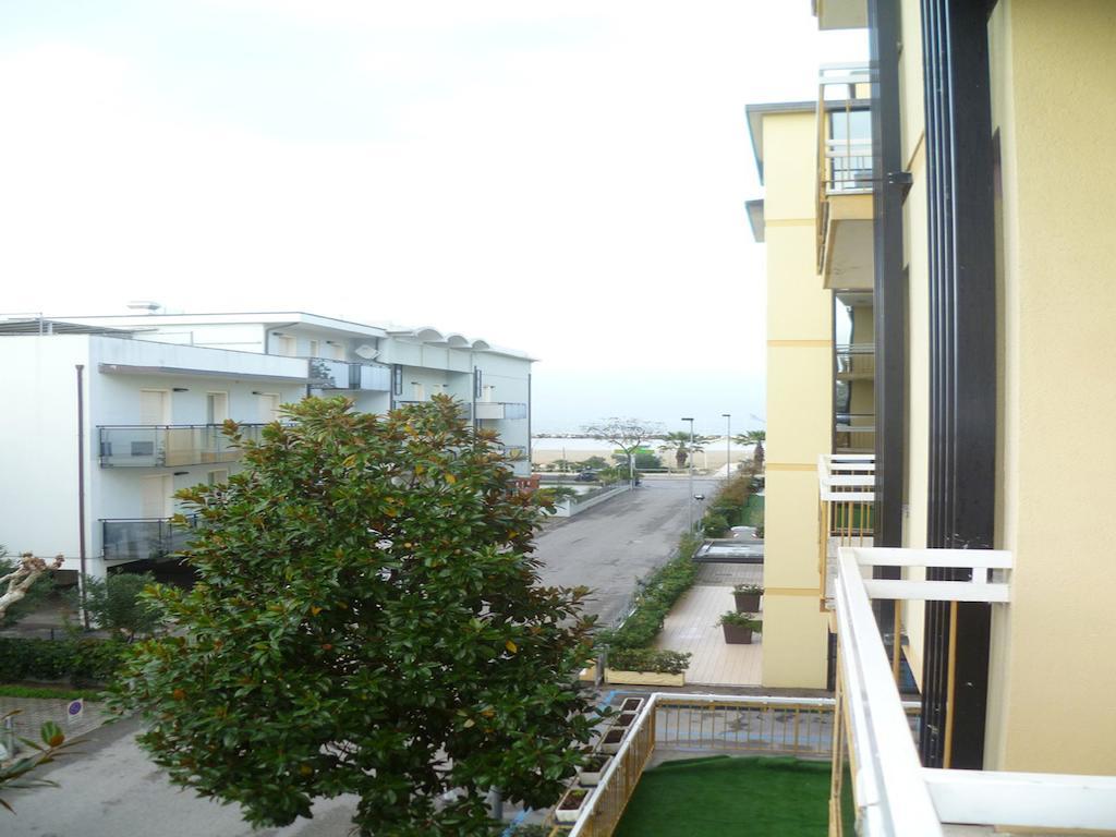 Hotel Glenn Римини Экстерьер фото