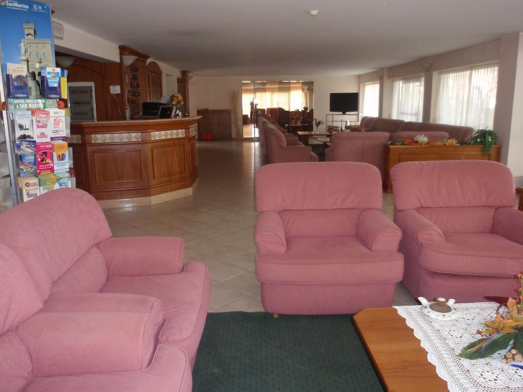 Hotel Glenn Римини Экстерьер фото